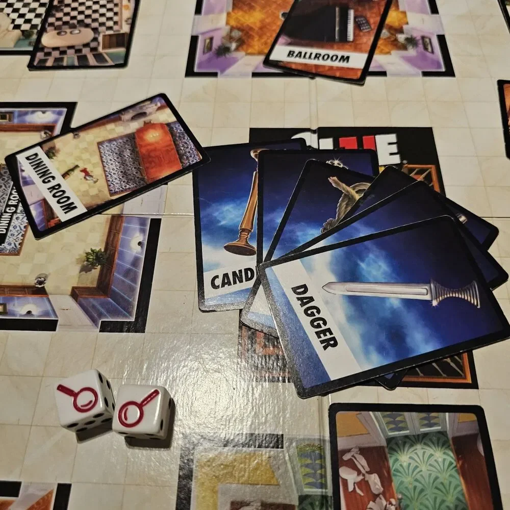 Clue Classic Mystery Board Game 2-6 Players Ages 8+ Hasbro Gaming 2